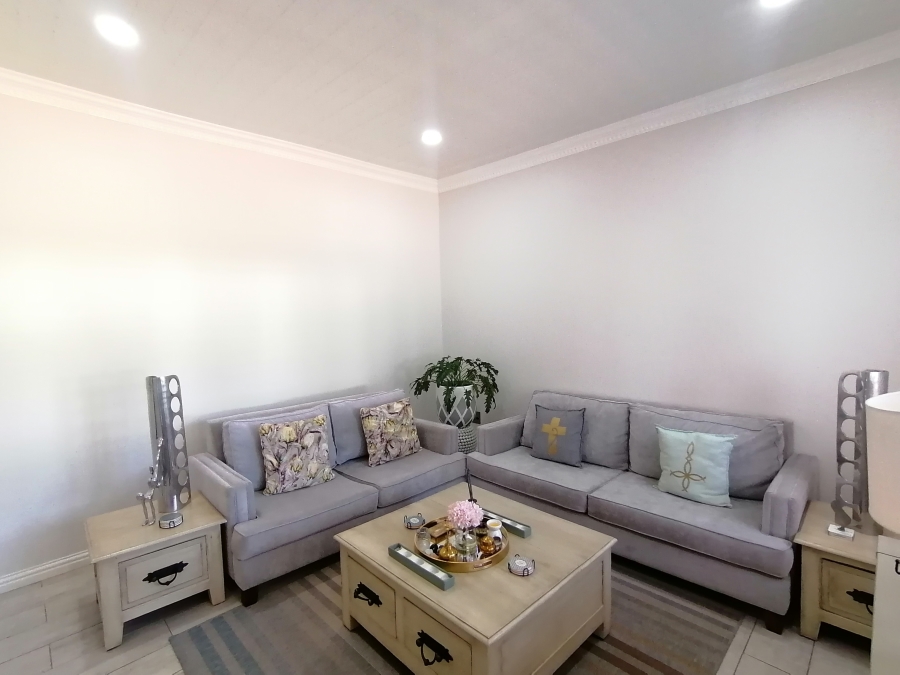 6 Bedroom Property for Sale in Wilkoppies North West